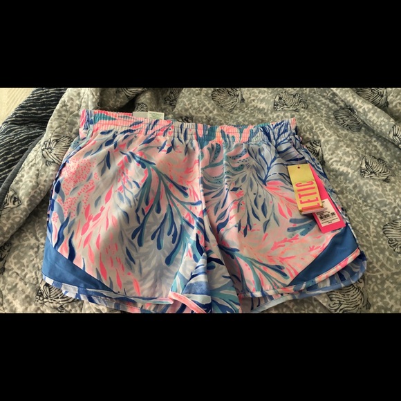 Lilly Pulitzer Pants - NWT kaleidoscopal coral XS ocean trail shorts